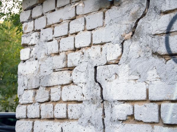 Cracked Brick Wall Repair in Georgetown